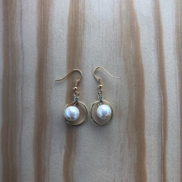 Pearl Earrings - Picture 2 of 3